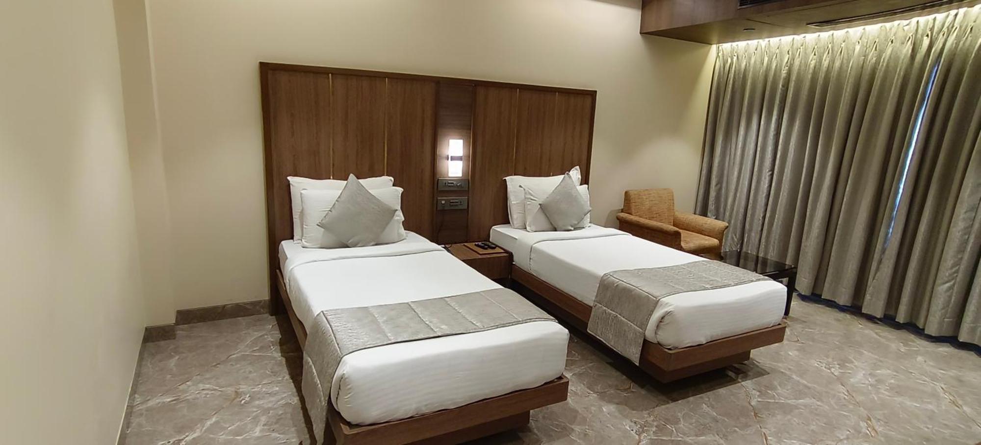 מומביי Hotel Archana Residency מראה חיצוני תמונה