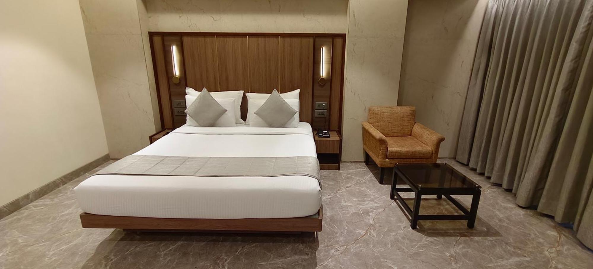 מומביי Hotel Archana Residency מראה חיצוני תמונה