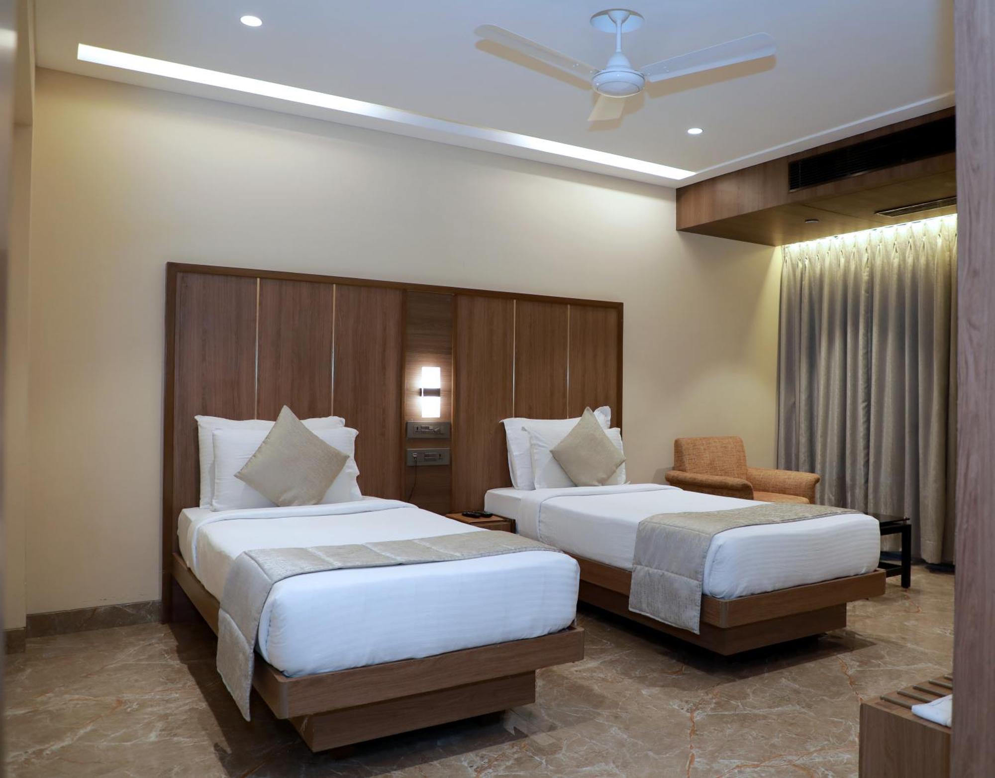 מומביי Hotel Archana Residency מראה חיצוני תמונה