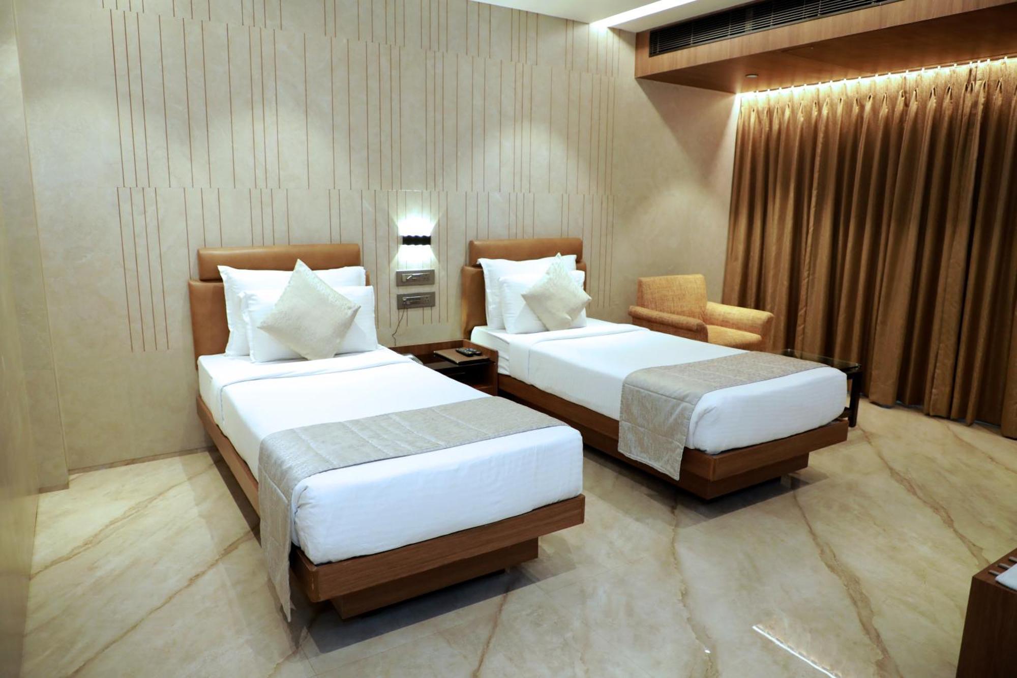 מומביי Hotel Archana Residency מראה חיצוני תמונה
