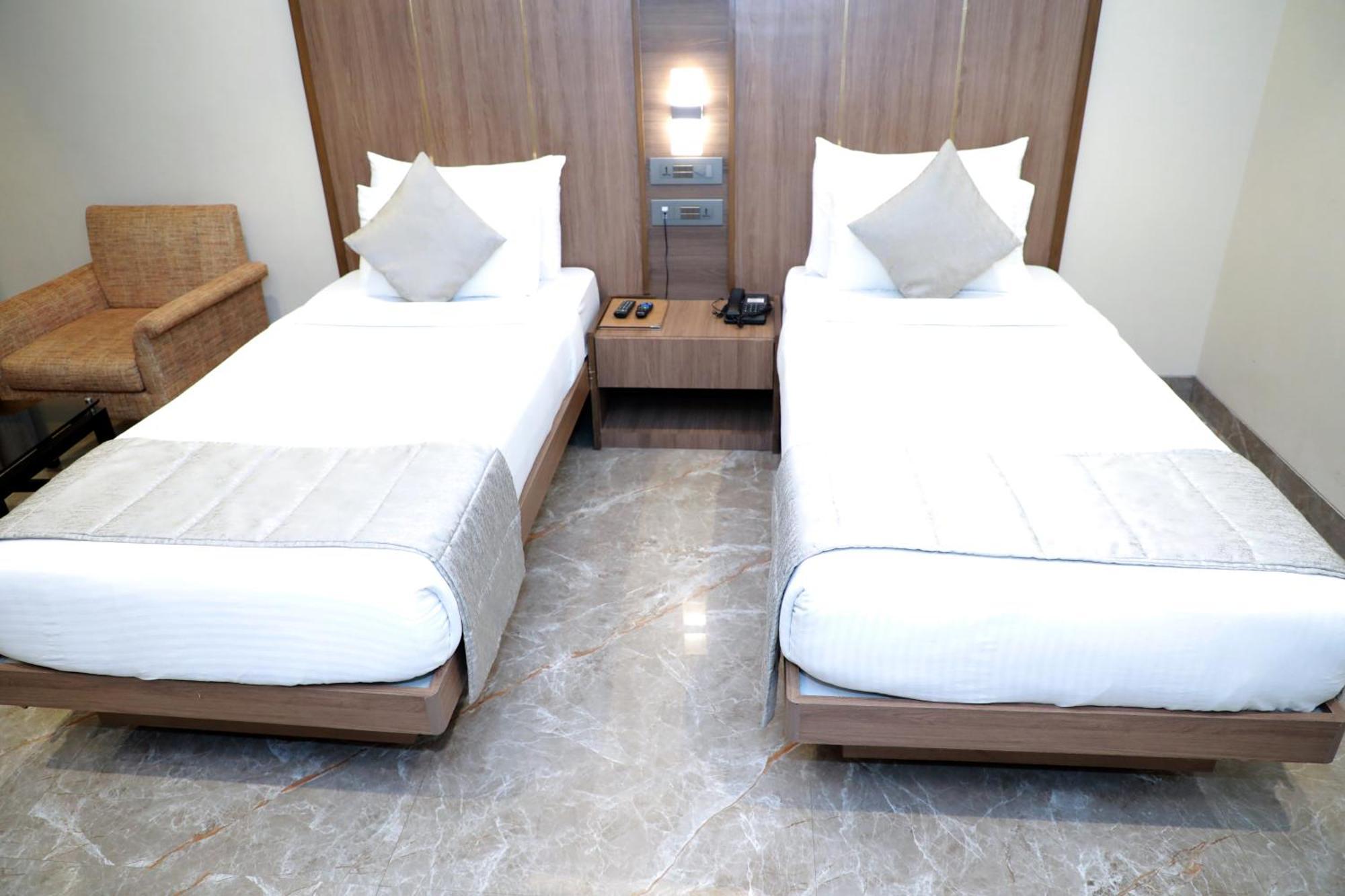 מומביי Hotel Archana Residency מראה חיצוני תמונה