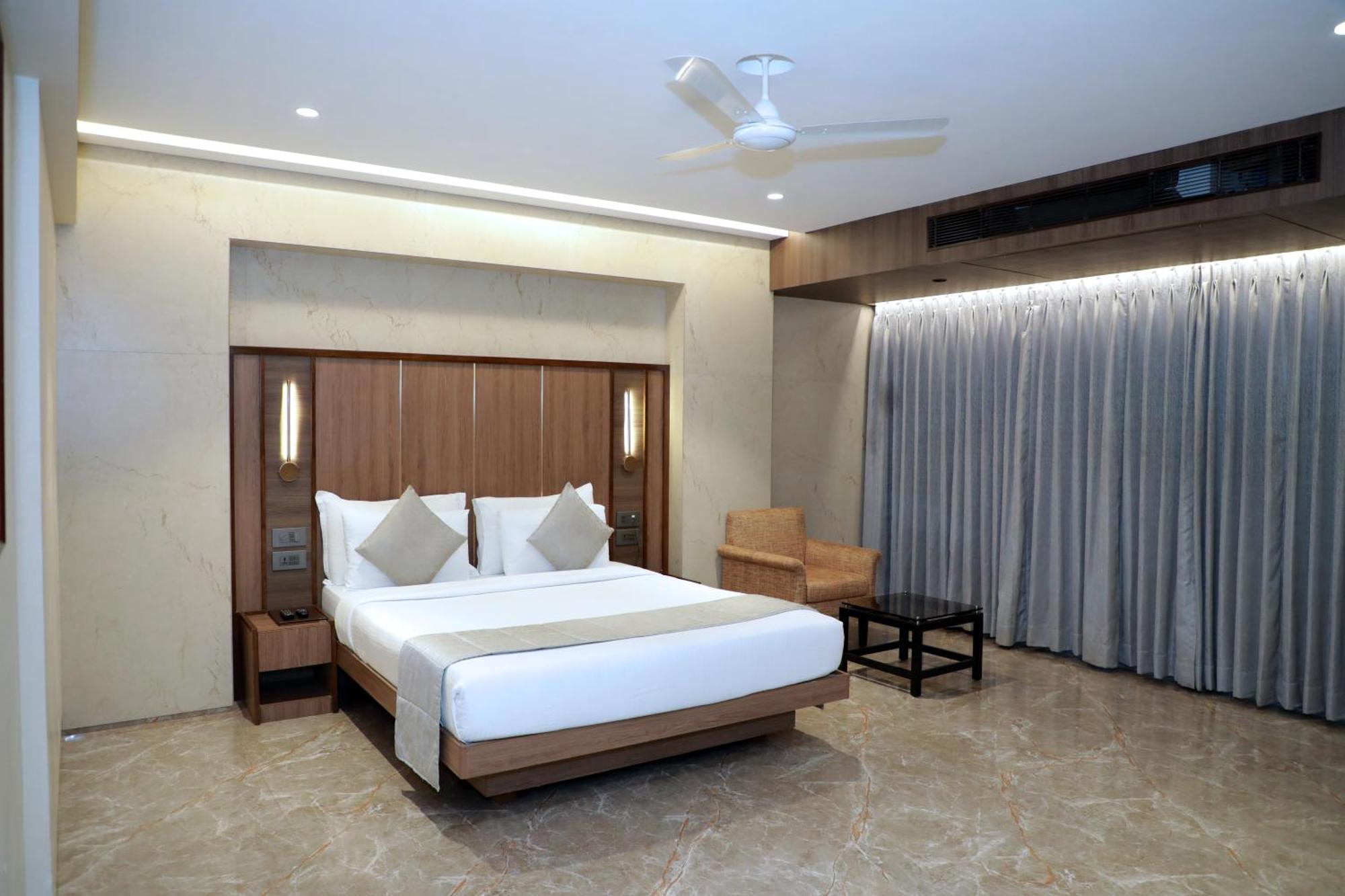 מומביי Hotel Archana Residency מראה חיצוני תמונה