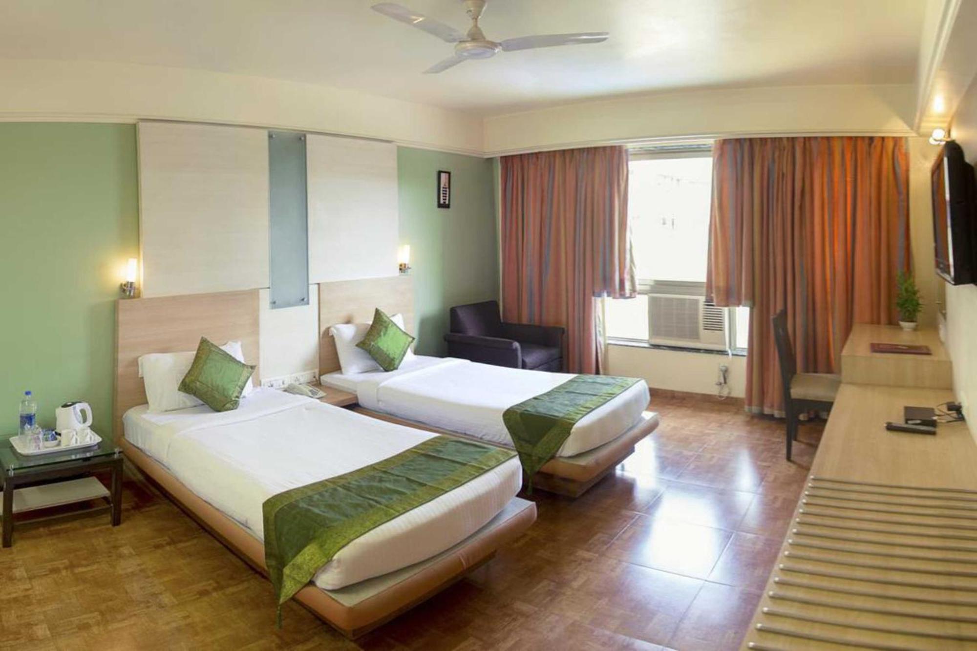 מומביי Hotel Archana Residency מראה חיצוני תמונה